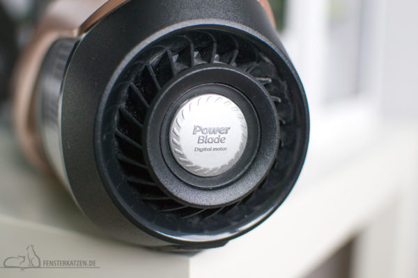 Fensterkatzen-Getestet-Akku-Staubsauger-SpeedPro-Max-Philips-Handstaubsauger-Motor