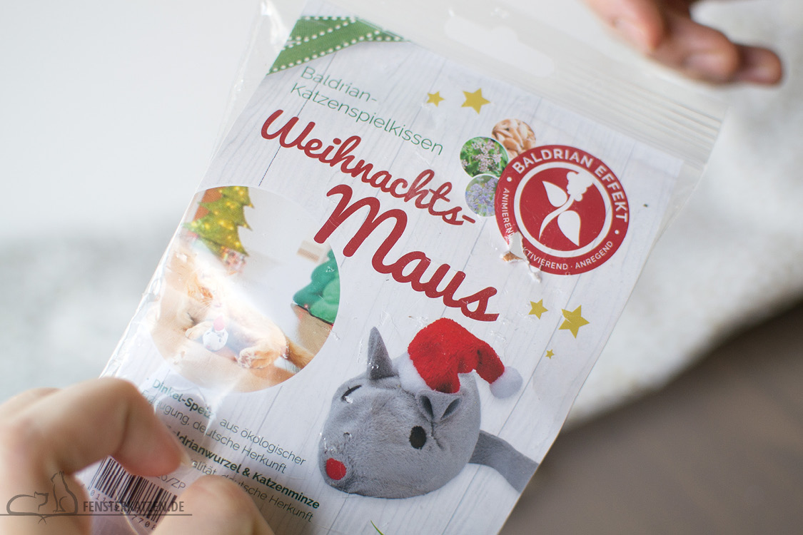 Fensterkatzen-Alltag-Tauschpaket-Blogkatzen-Baldrian-Weihnachtsmaus
