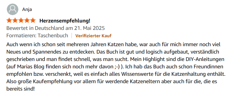 Eine deutsche 5-Sterne Amazon-Rezension mit fünf Sternen für das Buch "Kätzchen - So geht es deinen Tieren gut" von Maria Höppner. Der Rezensent lobt den logischen, leicht nachvollziehbaren Inhalt und die kreativen Basteltipps und bezeichnet es als ein Muss für neue und erfahrene Besitzer - Perfekte Geschenkidee für Katzenliebhaber!
